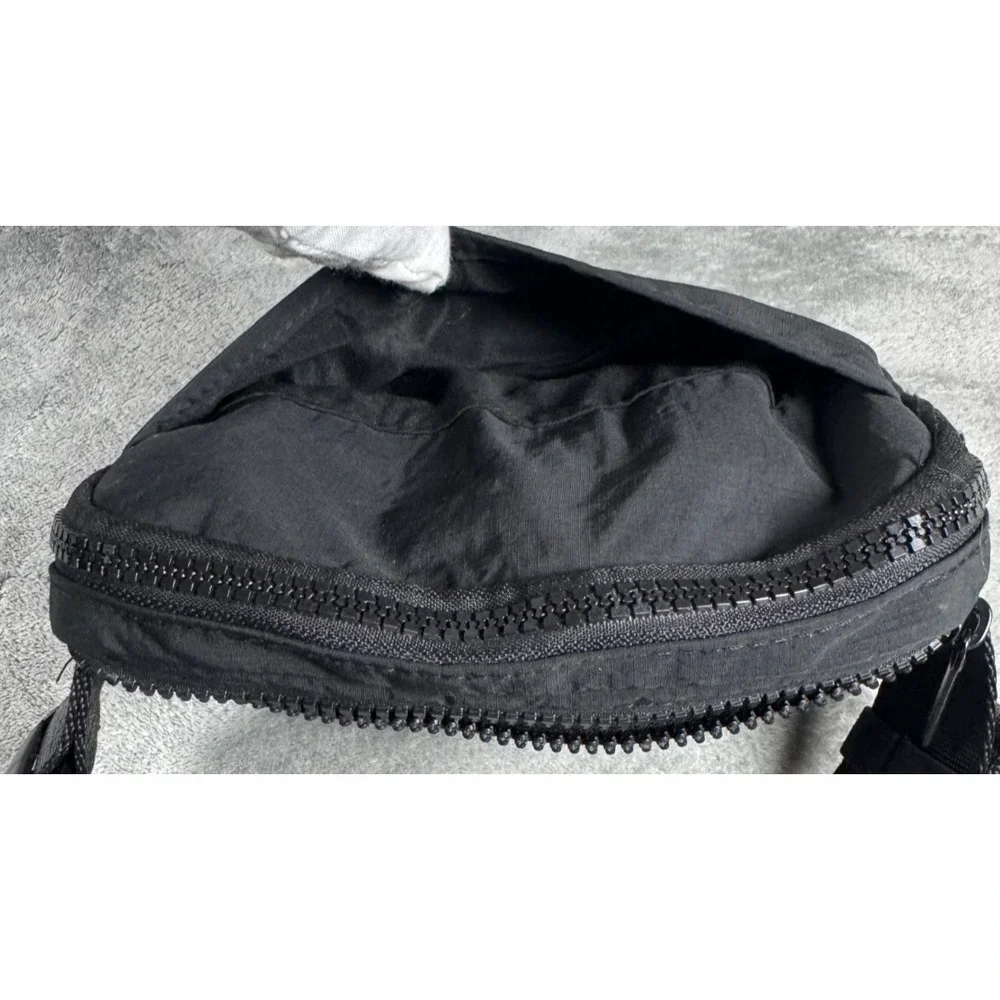 No Boundaries Everyday Belt Bag Waist Pack or Sling Black One Sz WM4059065-0523